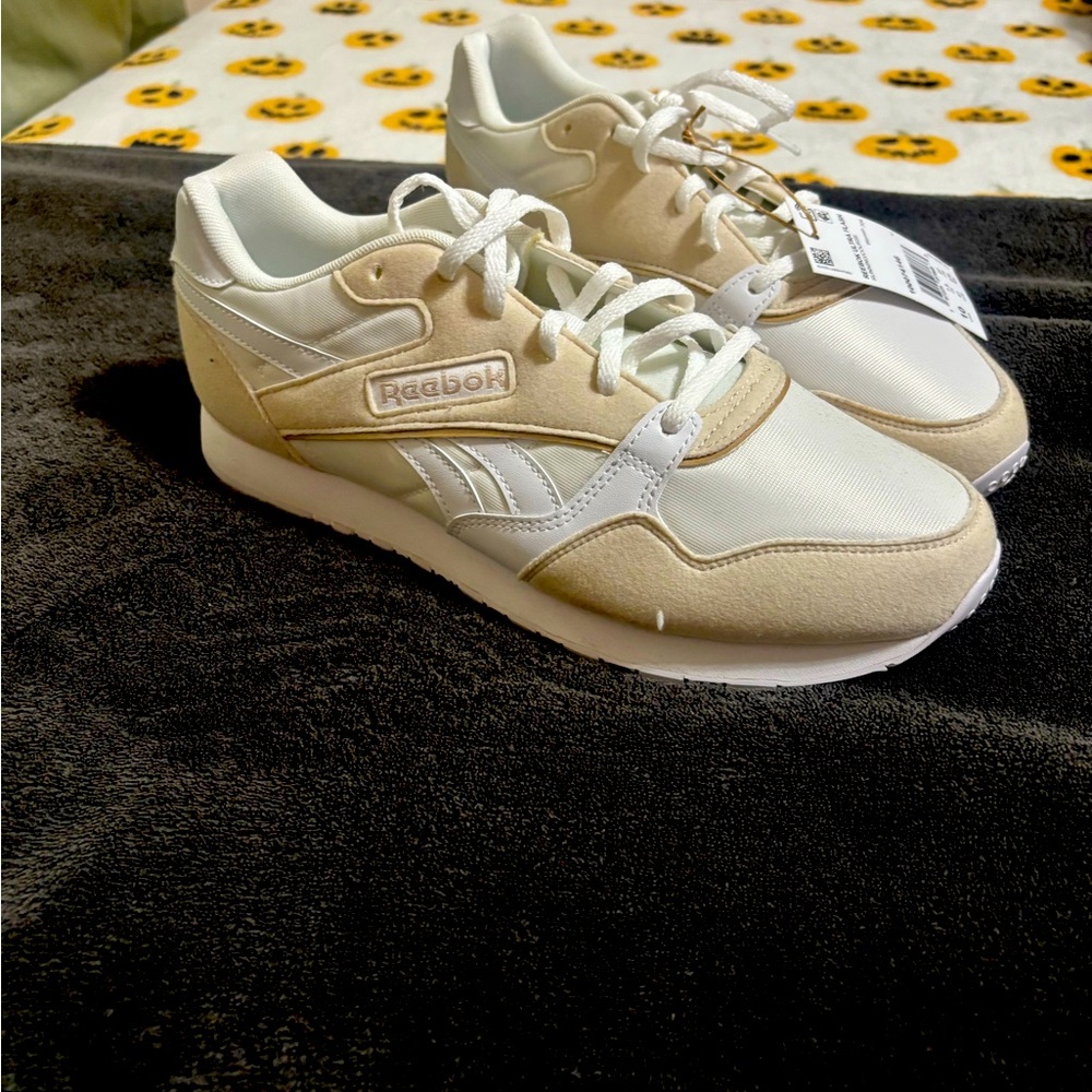Reebok Ultra Flash Cream and White Sneakers - Picture 3 of 3